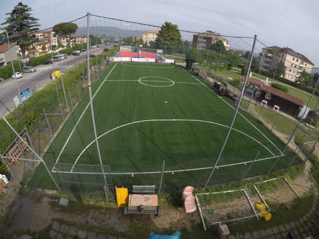 Concluso il restyling del “Parco Coriandolo”. Nuovo manto erboso per il calcio a 5