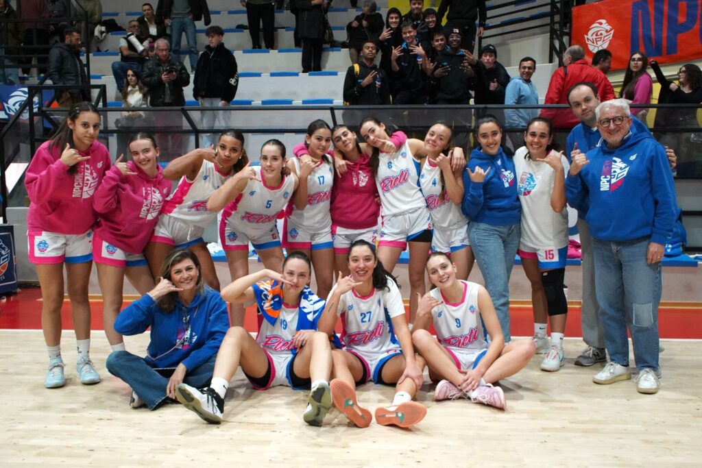 Primo quarto da incubo poi la reazione sull’asse Sasso – Zangara. Battuta la Smit, e pass per la seconda fase centrato